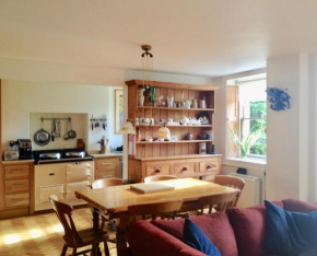 Luxury one bed garden flat-private parking